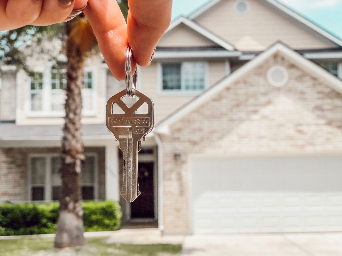 First-Time Renter’s Comprehensive Guide: From Budgeting to Moving In